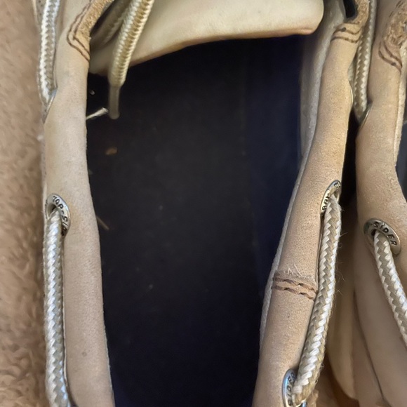 Sperry top-sider. Nice cream and tan color - Picture 8 of 10